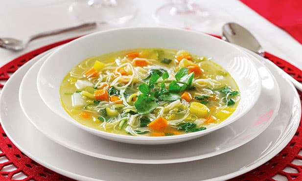 Sopa de legumes com agrião