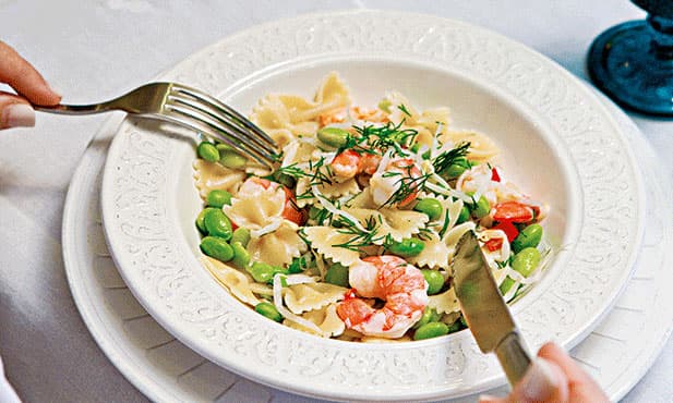 Farfalle com camarão