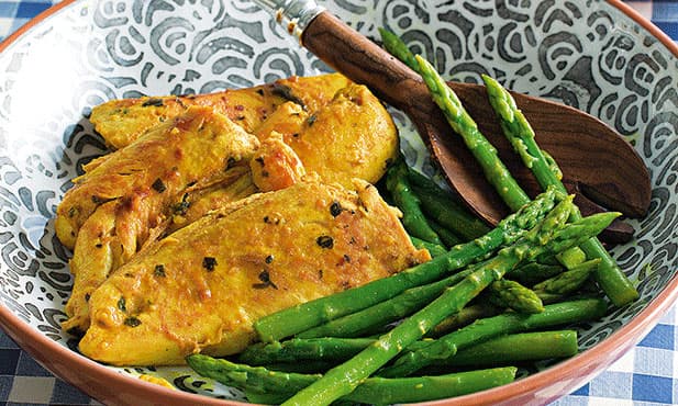 Frango marinado com açafrão