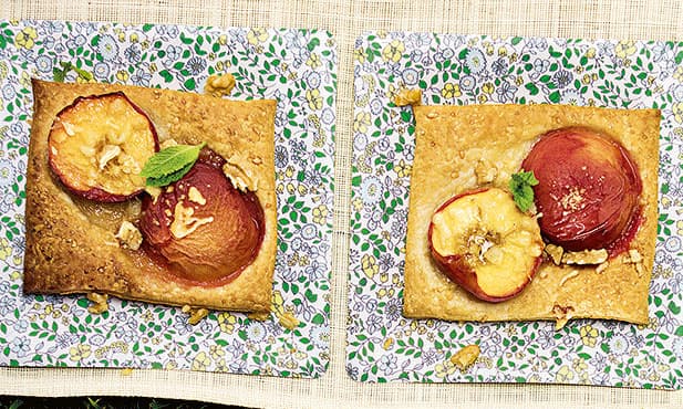 Nectarinas em crosta de queijo