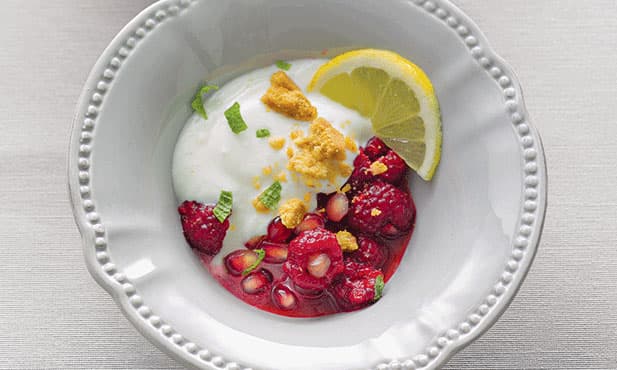 Iogurte com frutas e mel