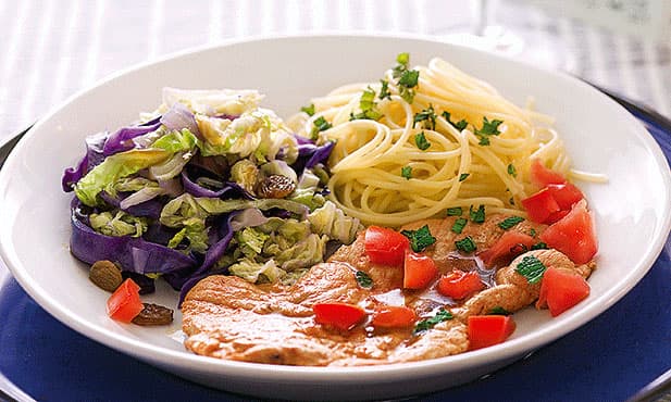 Bifanas com salada de couves