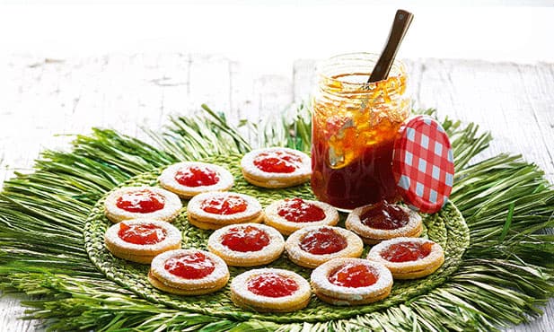 Bolachas com doce de tomate