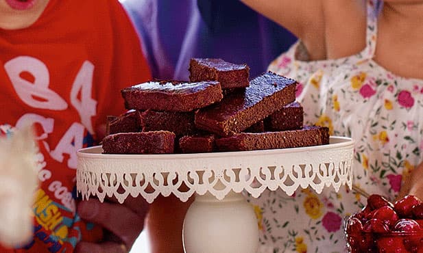 Bolo de cacau e laranja