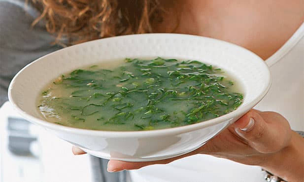 Caldo-verde com broa