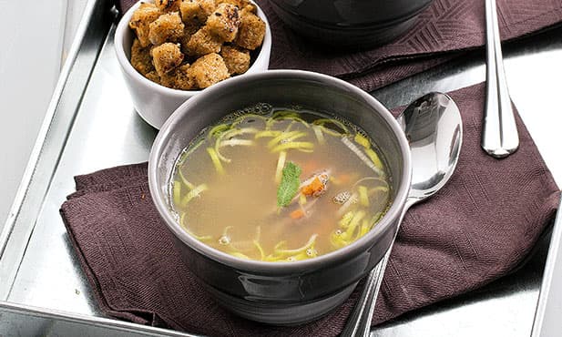 Canja de perdiz com legumes