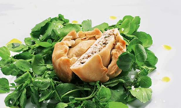 Empadas de galinha com salada de...