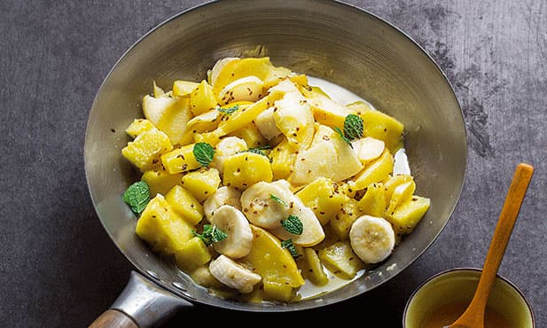 Salada de frutas salteadas