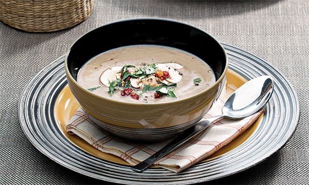 Sopa de castanhas e cogumelos