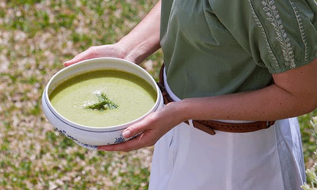 Sopa de courgettes com espargos