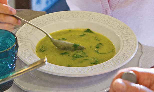 Sopa de favas com courgettes e...