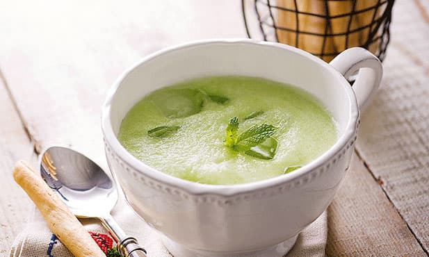 Sopa fria de meloa com hortelã