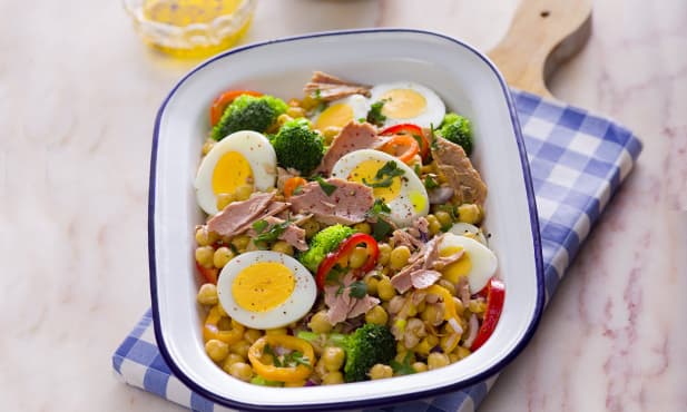 Salada morna de grão com atum