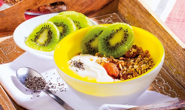 Granola com sementes de chia e kiwi