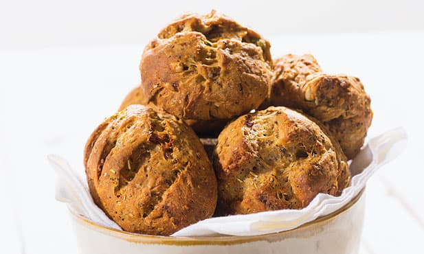 Pão de cereais com tomate e figos...