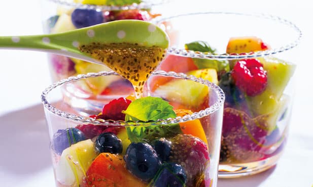 Gelatina de chia com salada de fruta