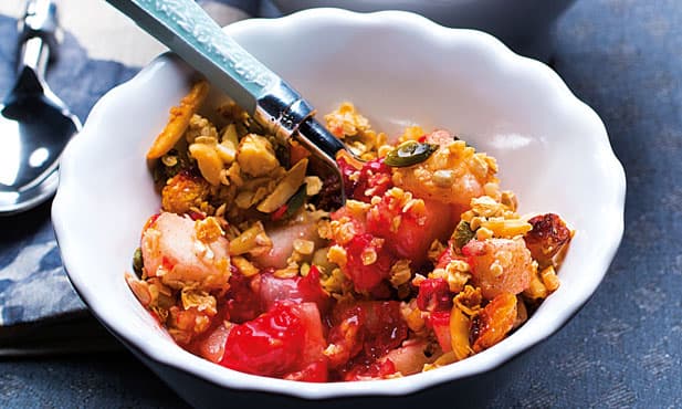 Crumble de pêra e framboesa