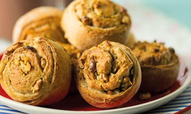 Caracóis de pão com noz
