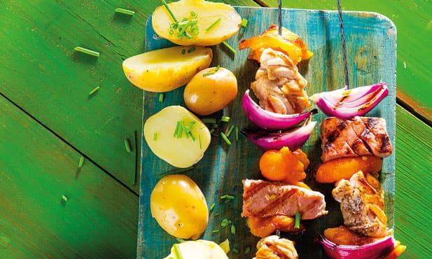 Espetadas de peixe com batata e molho...