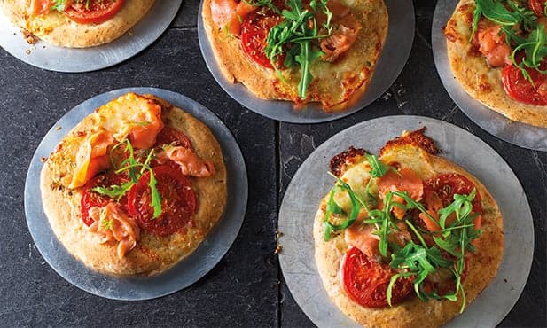 Mini-pizzas de salmão