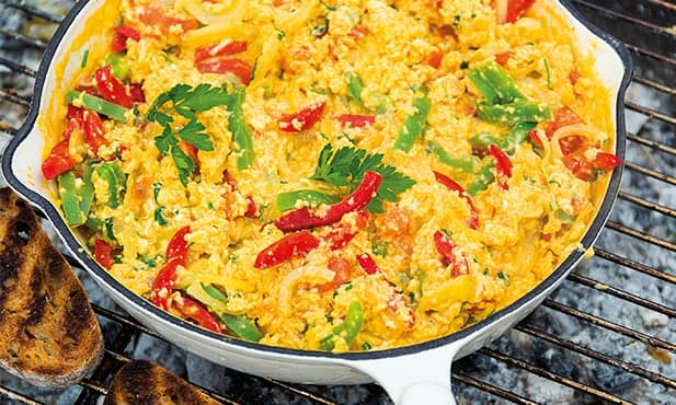 Salteado de ovos, pimento e tomate