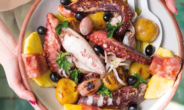 Lulas e polvo com bacon e abacaxi