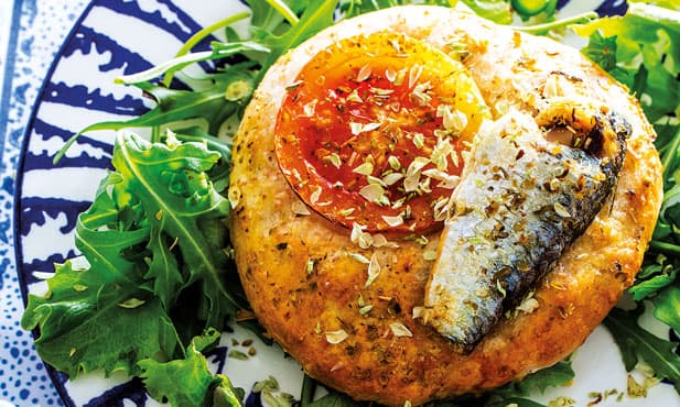 Mini-focaccia de batata com sardinhas