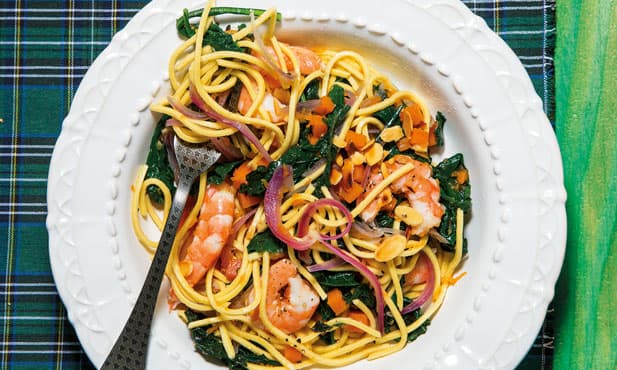Esparguete do mar com kale e abóbora