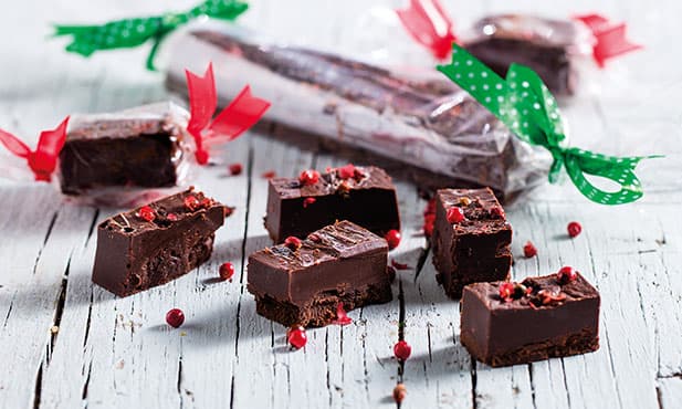 Fudge de chocolate e pimenta rosa