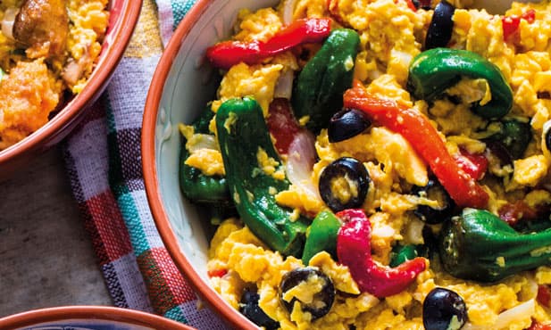 Ovos mexidos com pimentos padrón