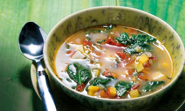 Sopa de espinafres com queijo de cabra