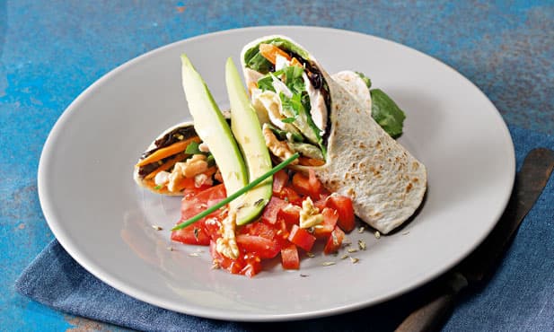 Wraps de frango com abacate e rúcula