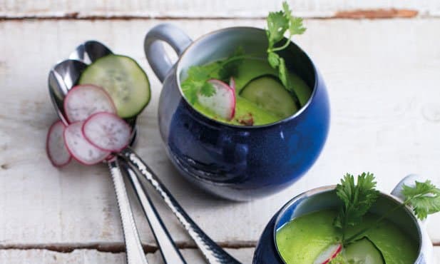 Sopa fria de abacate, pepino e...