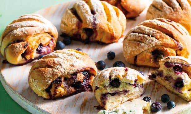 Pães de Roquefort e mirtilos