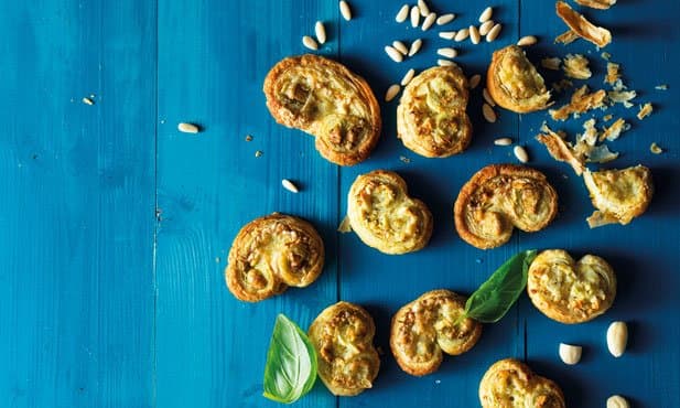 Palmiers de pesto, pinhão e noz