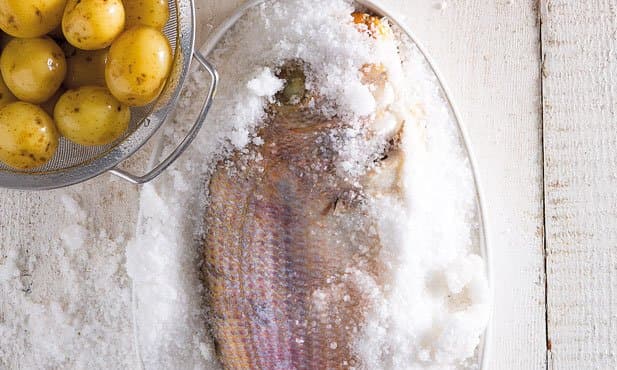 Pargo ao sal com molho agri-doce