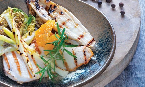 Peito de frango grelhado com legumes