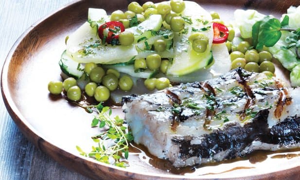 Peixe-espada com legumes