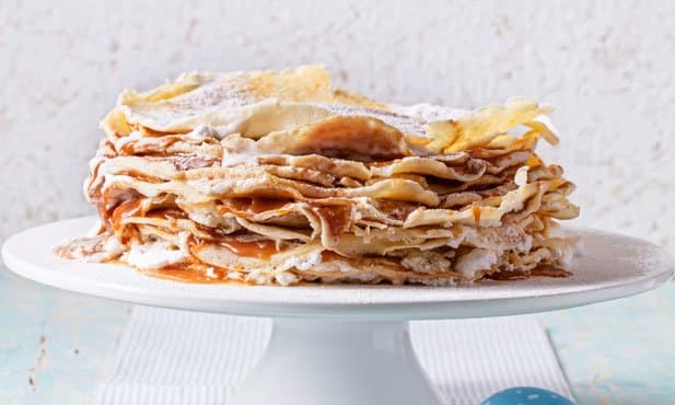 Bolo de crepes com caramelo salgado
