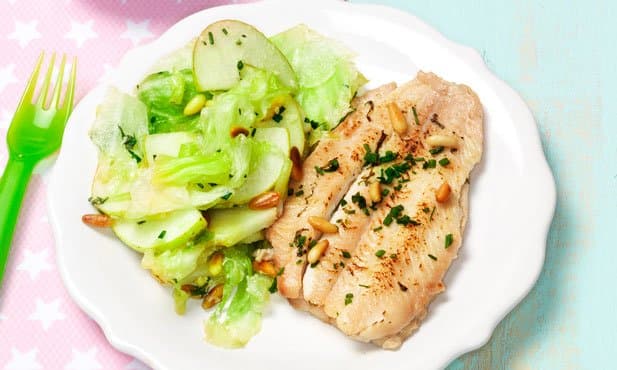 Filetes de solha com salada