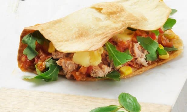 Piadina com atum e tomate