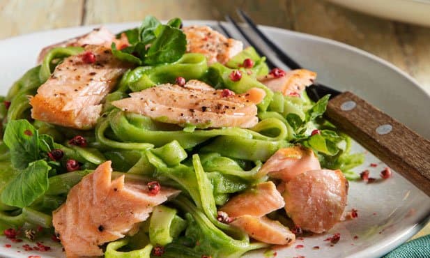 Tagliatelle com salmão e molho de...