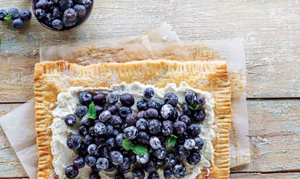 Tarte folhada de mascarpone e mirtilos