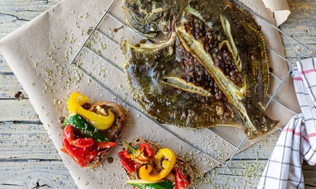 Pregado na grelha com legumes