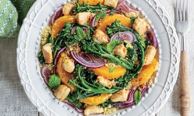 Salada de bimis e frango grelhado
