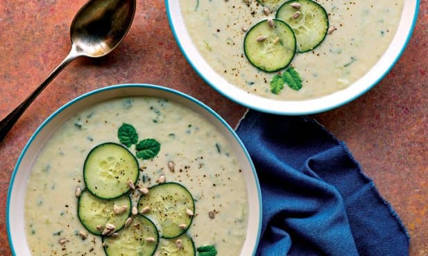 Sopa fria de pepino com maçã