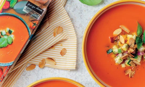 Gaspacho com salsa de manga