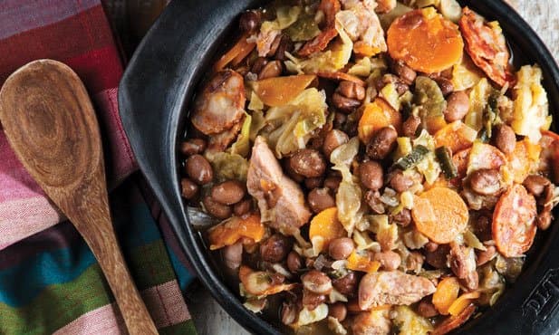 Feijoada à portuguesa com legumes
