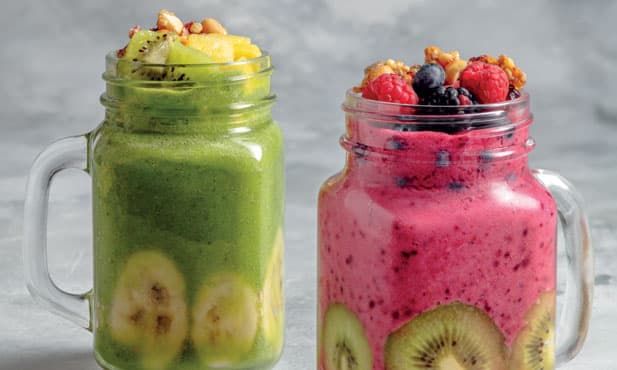Smoothies de fruta em frasco