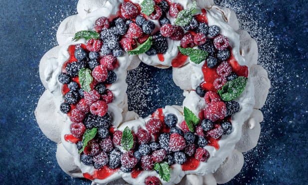 Pavlova com frutos vermelhos